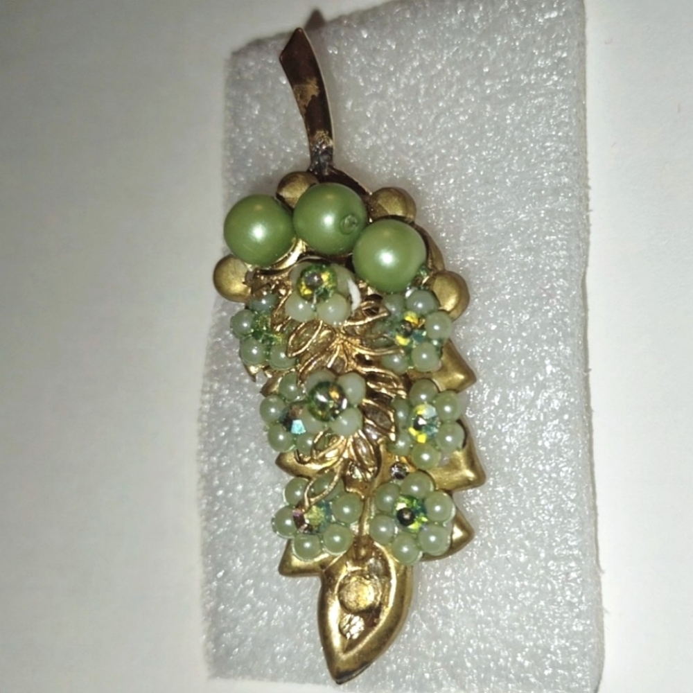 Green Bead Embellished Goldtone Leaf Vintage Brooch